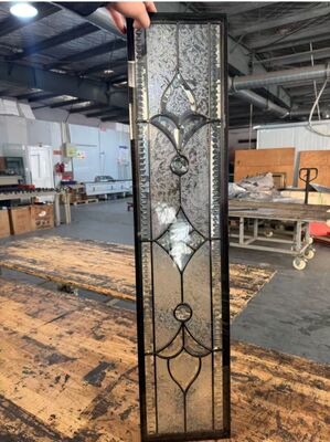 Inserto di vetro per porte personalizzabile progettato per adattarsi a vari stili di porte che forniscono eleganza e migliore visibilità